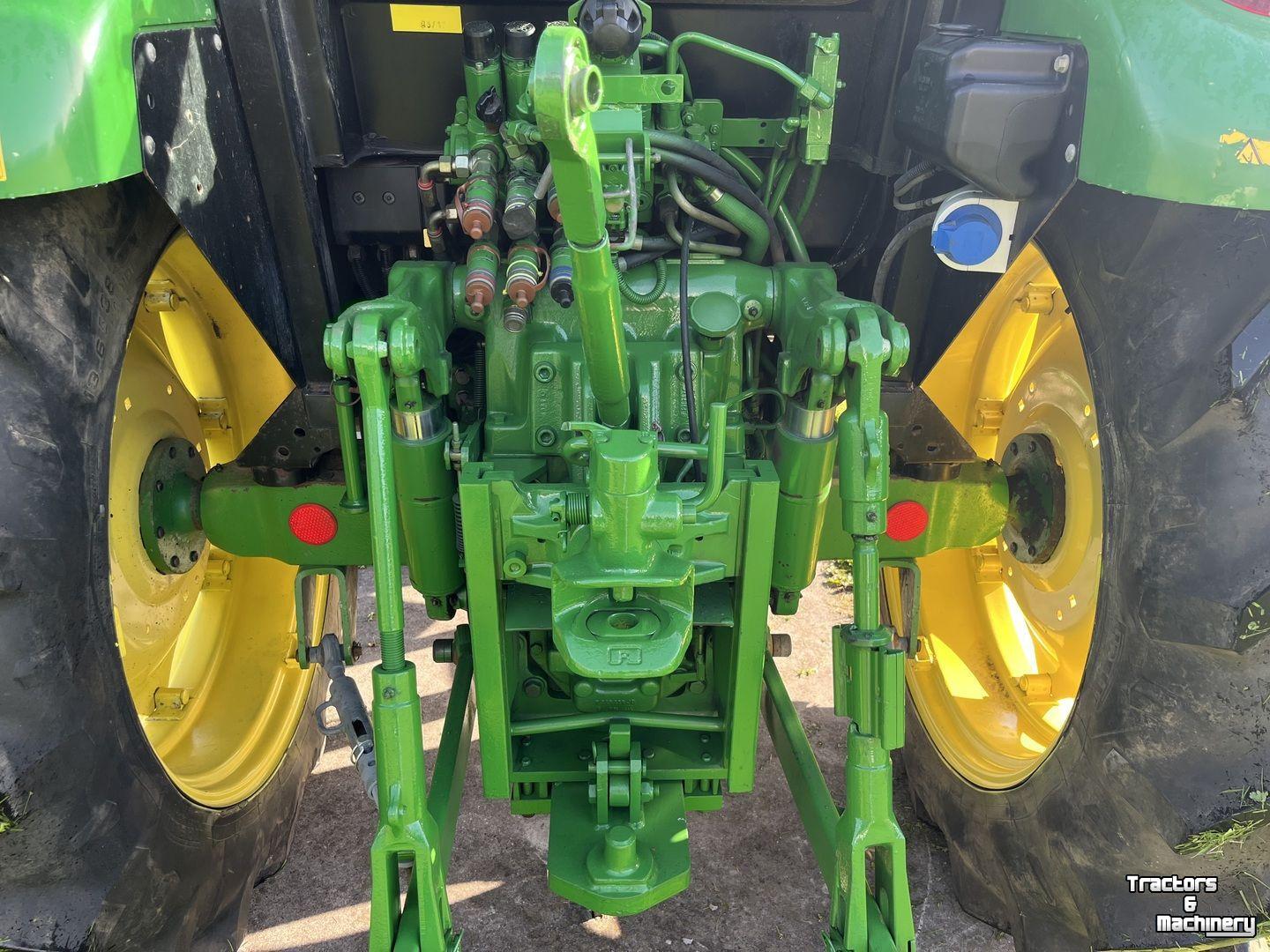 Tractor John Deere 5820