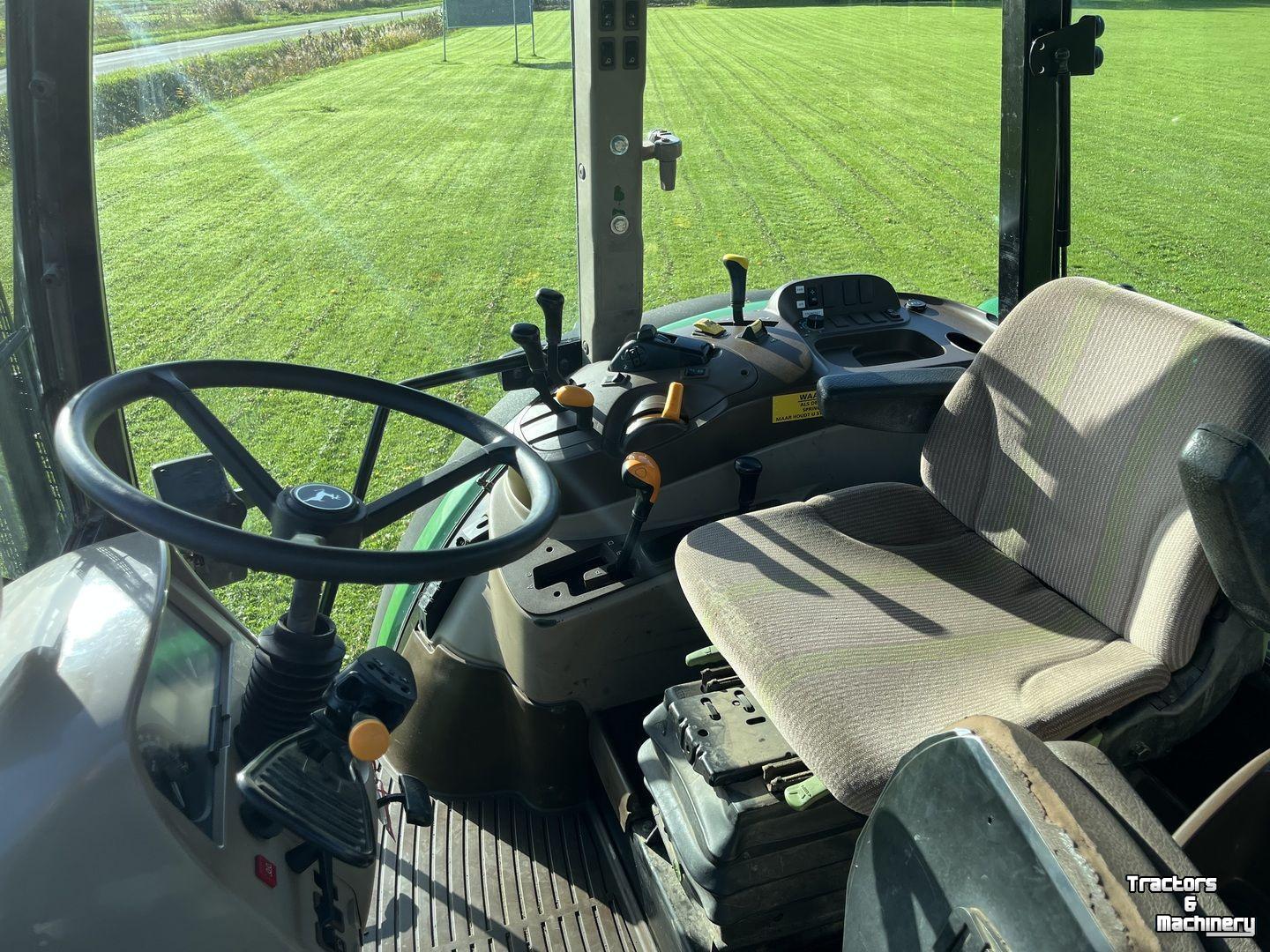 Tractor John Deere 5820