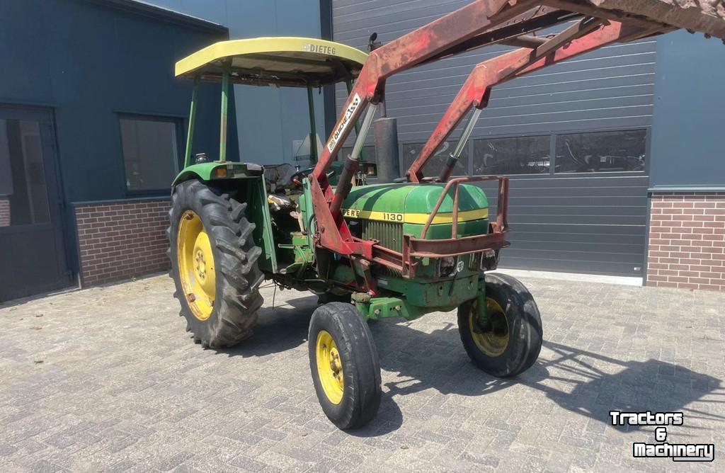Tractor John Deere 1130 met voorlader en 1040 - beide 2wd en kenteken fendt ford international