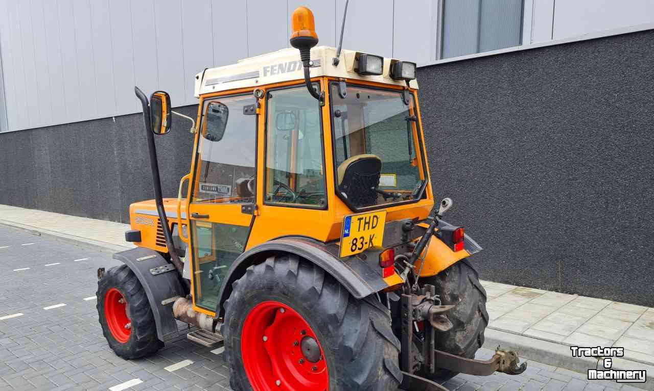 Small-track Tractors Fendt 250 K Compact Tractor