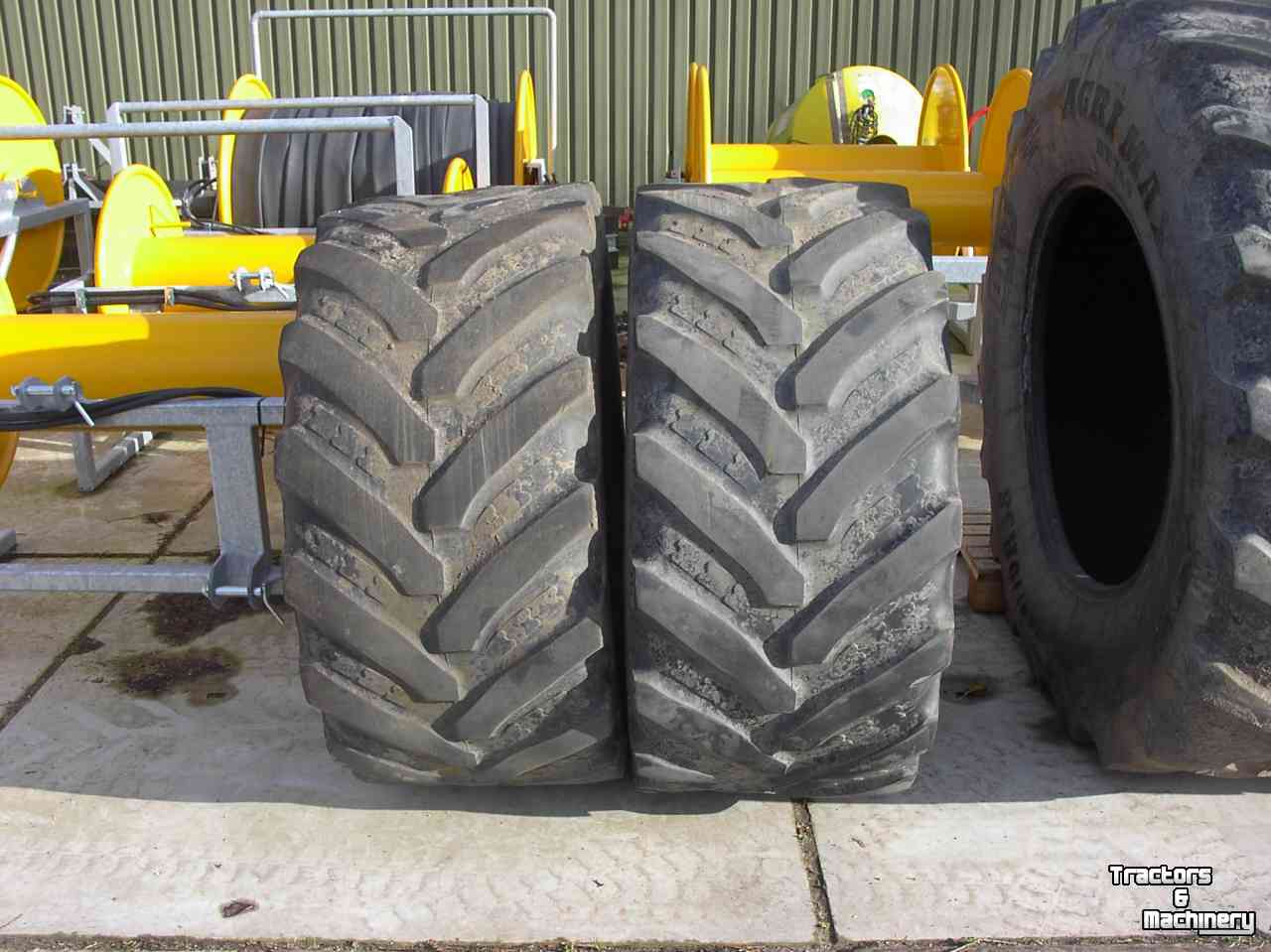 Wheels, Tyres, Rims & Dual spacers BKT 600/65 x 28