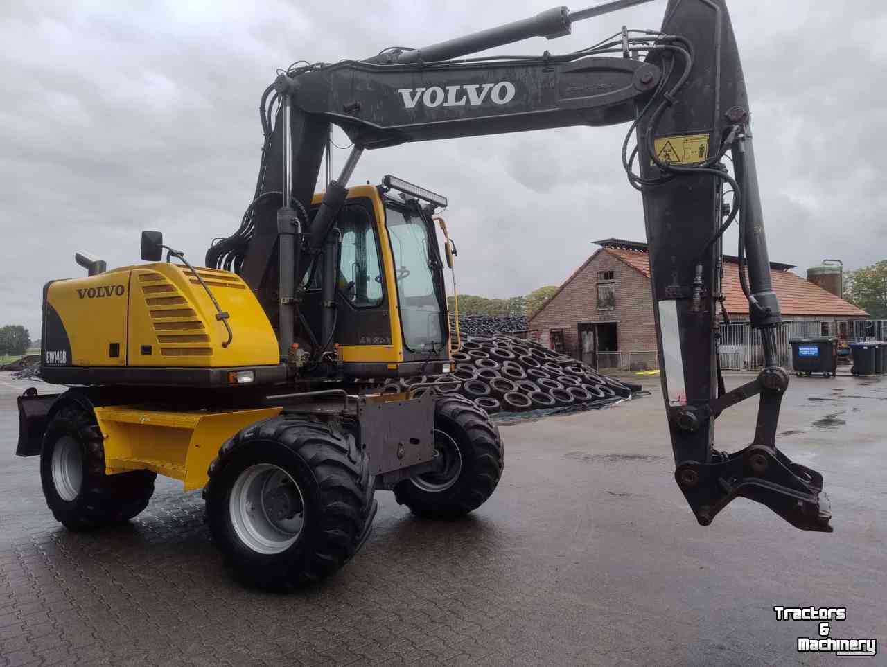 Excavator Volvo ew140B
