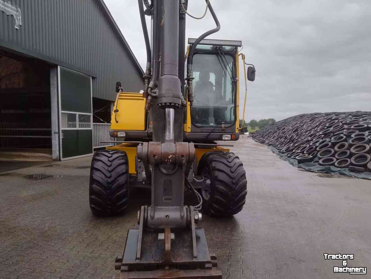 Excavator Volvo ew140B