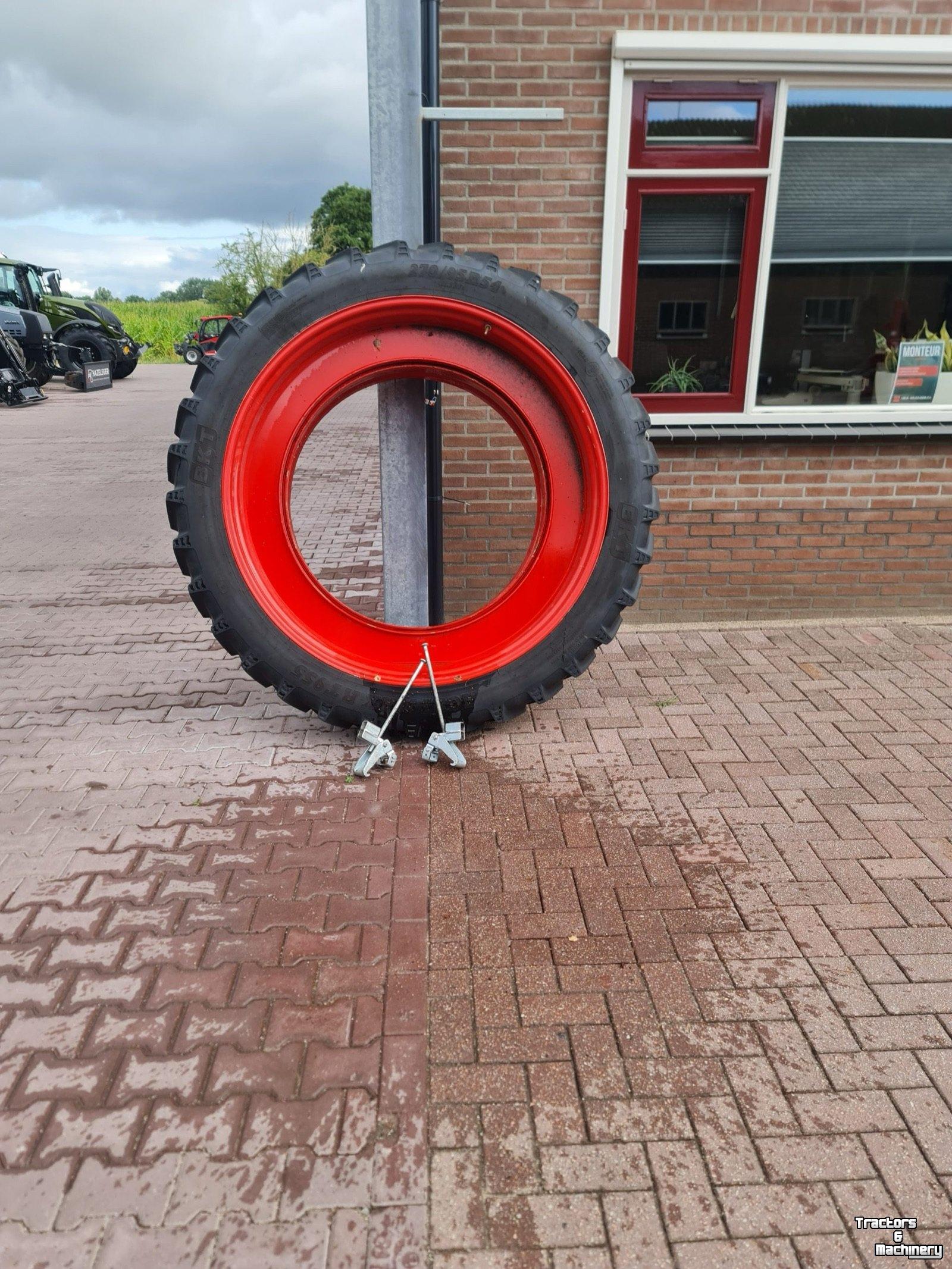 Wheels, Tyres, Rims & Dual spacers  DUBBELLUCHT 270/85R54 NAAST 650/65R42