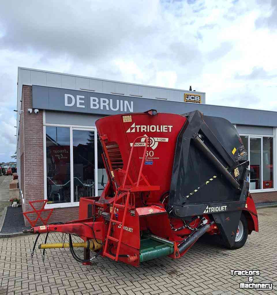 Vertical feed mixer Trioliet Triomix 1200 Verticale Voermengwagen