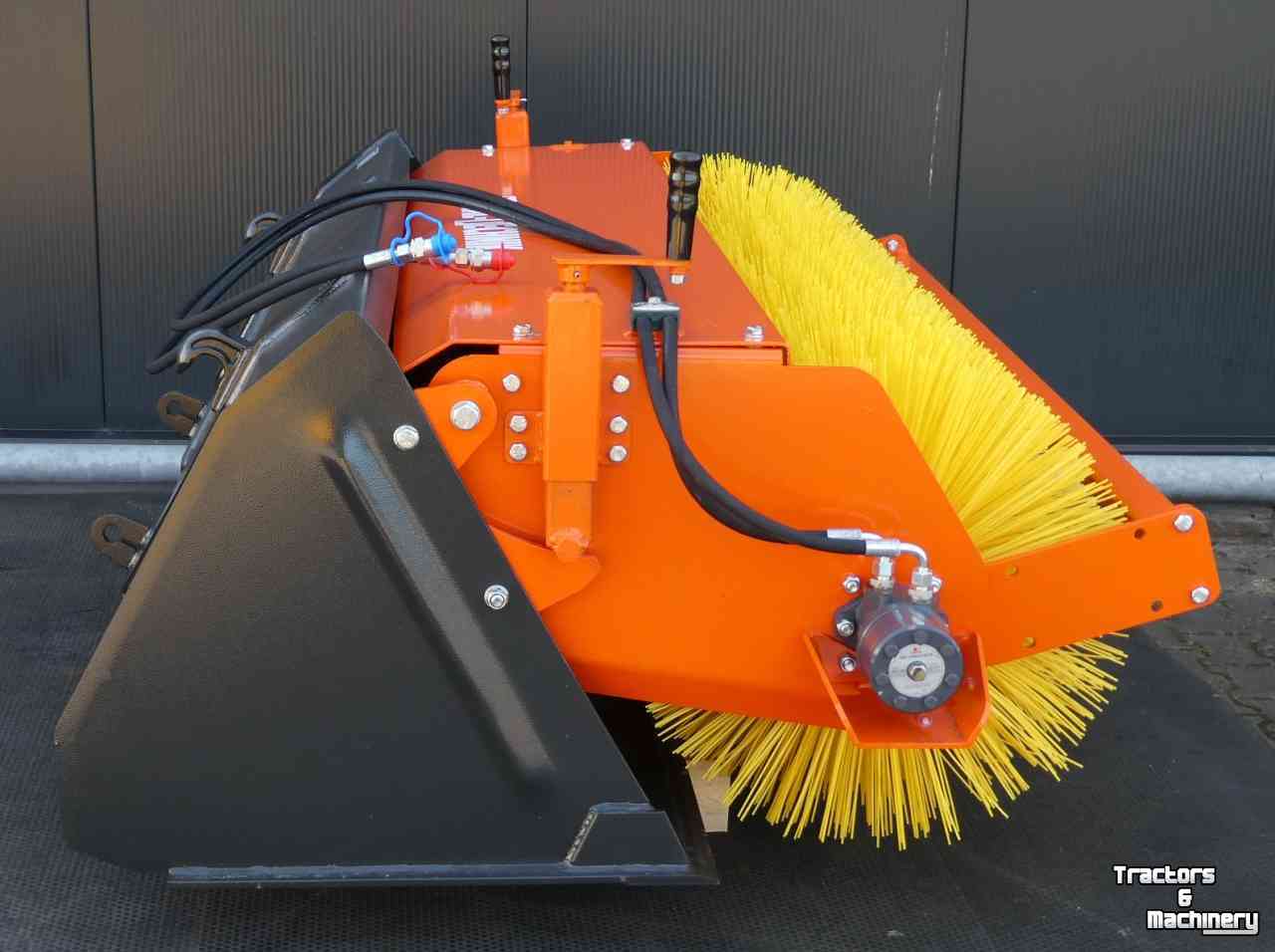 Sweeper Hofstede Bakveegmachine frontlader shovel bak veegmachine compact
