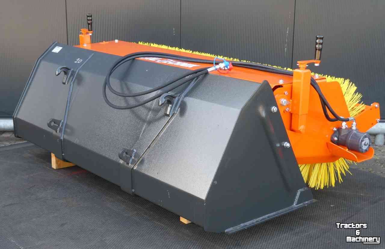 Sweeper Hofstede Bakveegmachine frontlader shovel bak veegmachine compact