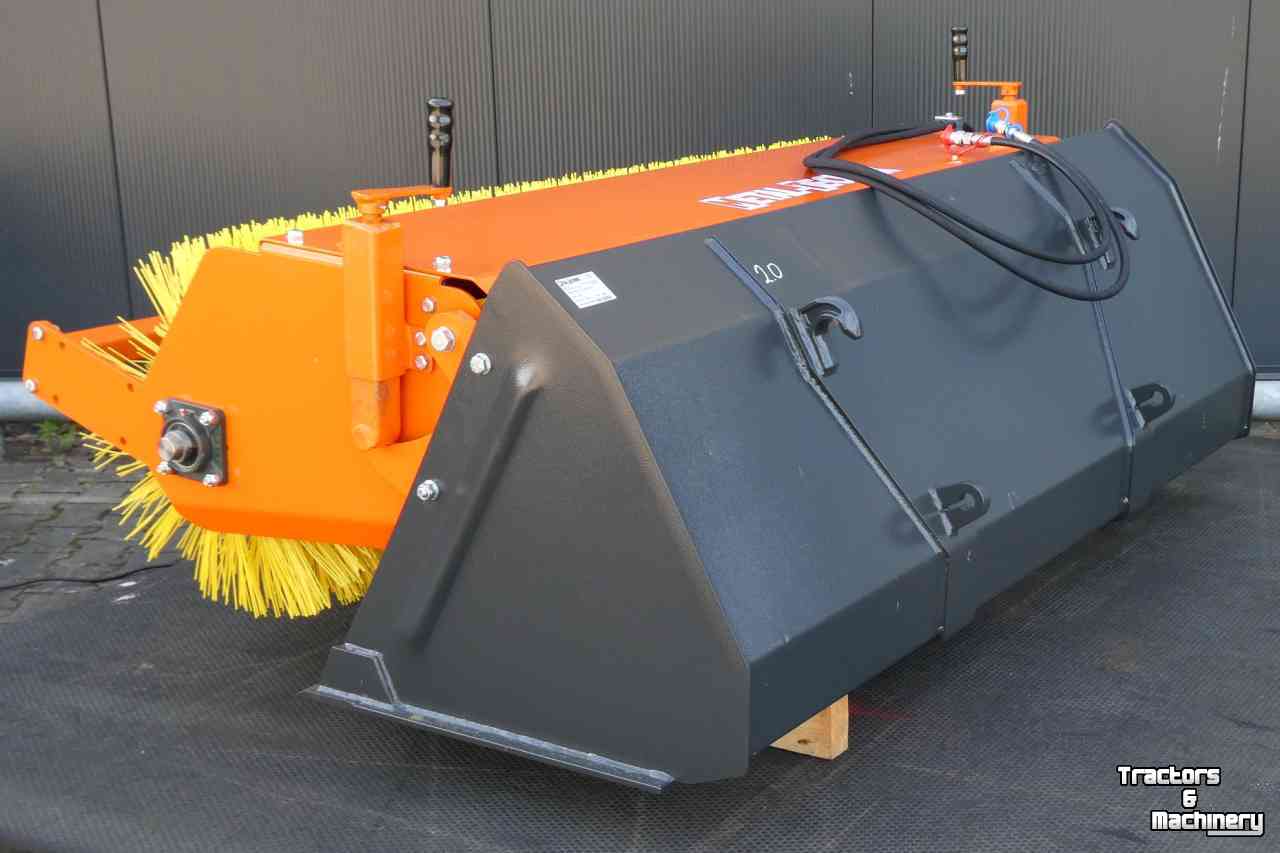 Sweeper Hofstede Bakveegmachine frontlader shovel bak veegmachine compact