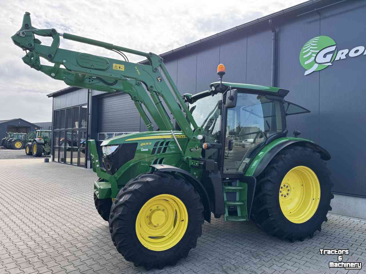 Tractor John Deere 6105R