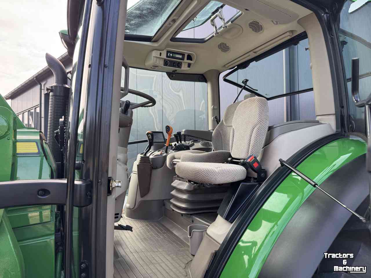 Tractor John Deere 6105R