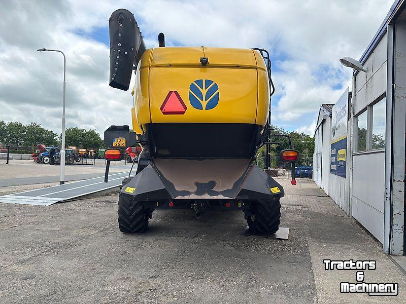 Combine New Holland CX 820