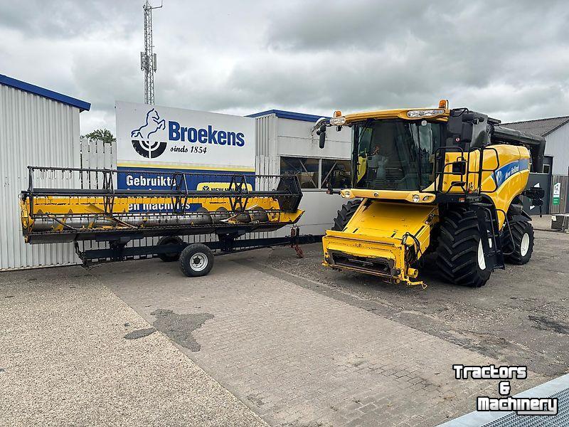 Combine New Holland CX 820
