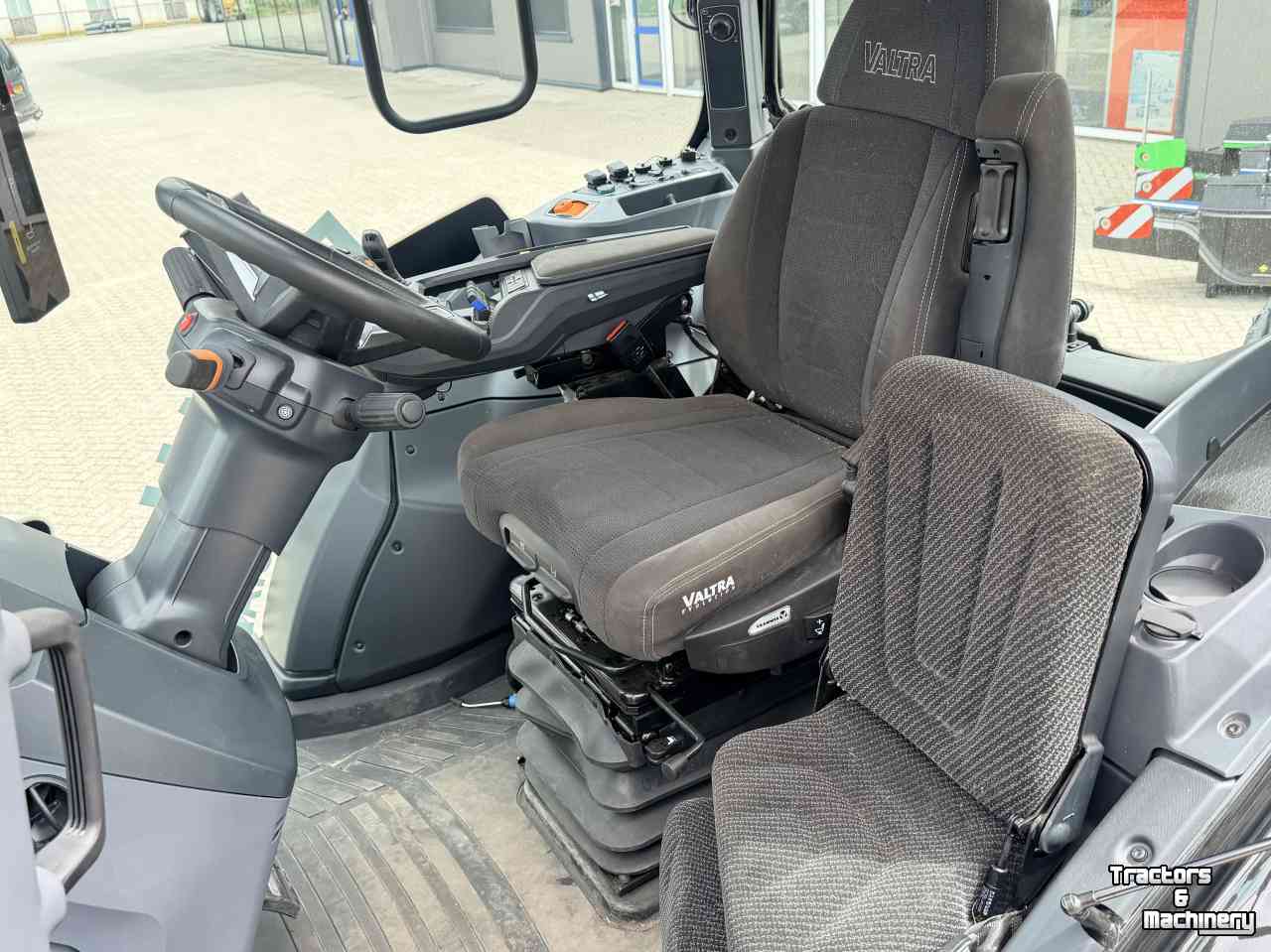 Tractor Valtra T235 Direct Smart Touch