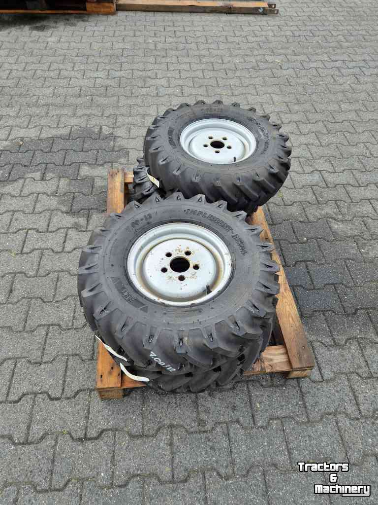 Wheels, Tyres, Rims & Dual spacers BKT 4x BKT 7.00-12 met velg