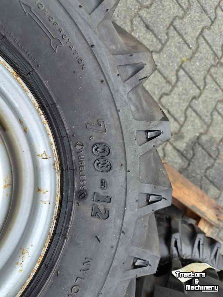 Wheels, Tyres, Rims & Dual spacers BKT 4x BKT 7.00-12 met velg