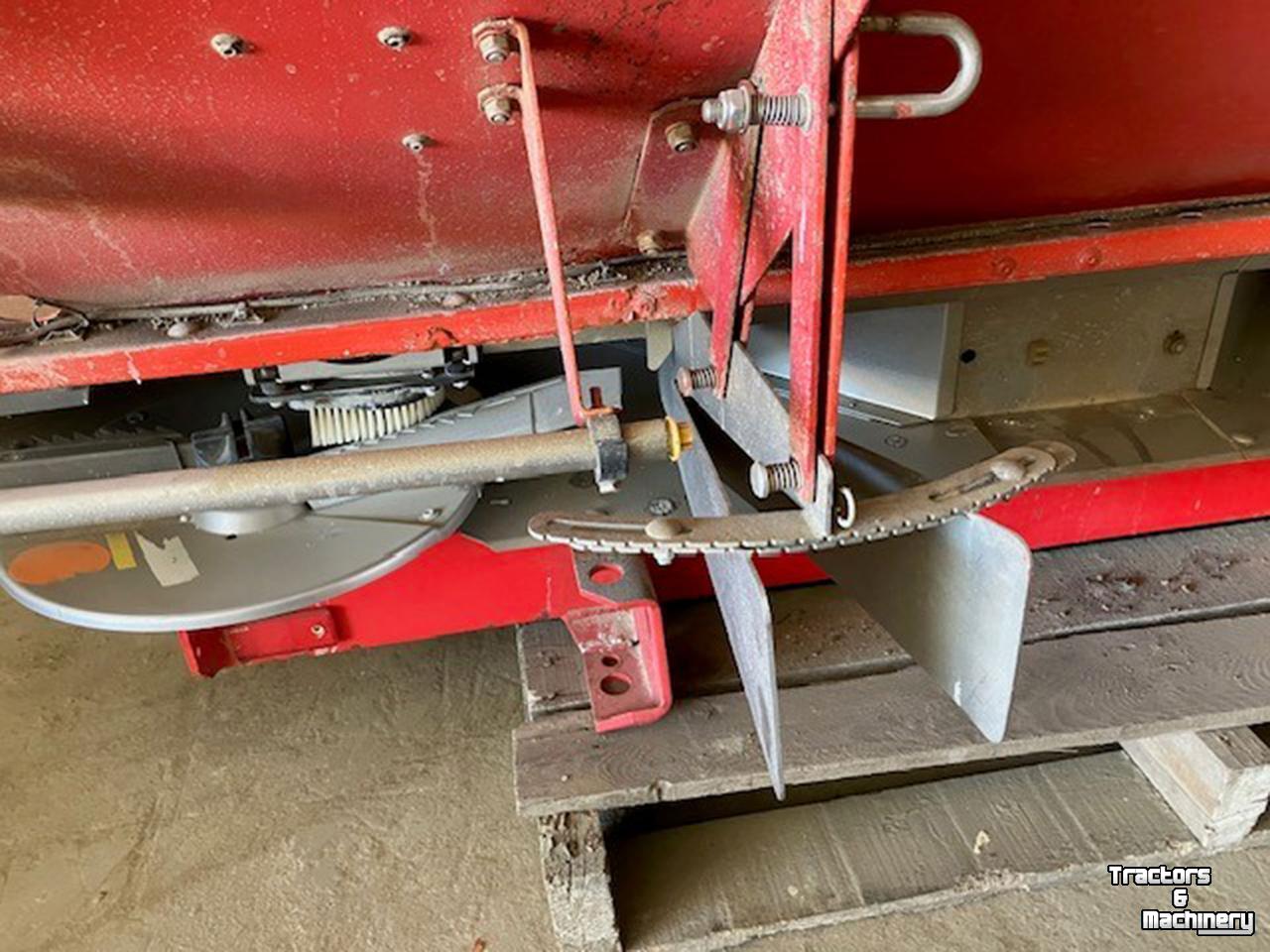 Fertilizer spreader Rauch Aplha 1142W