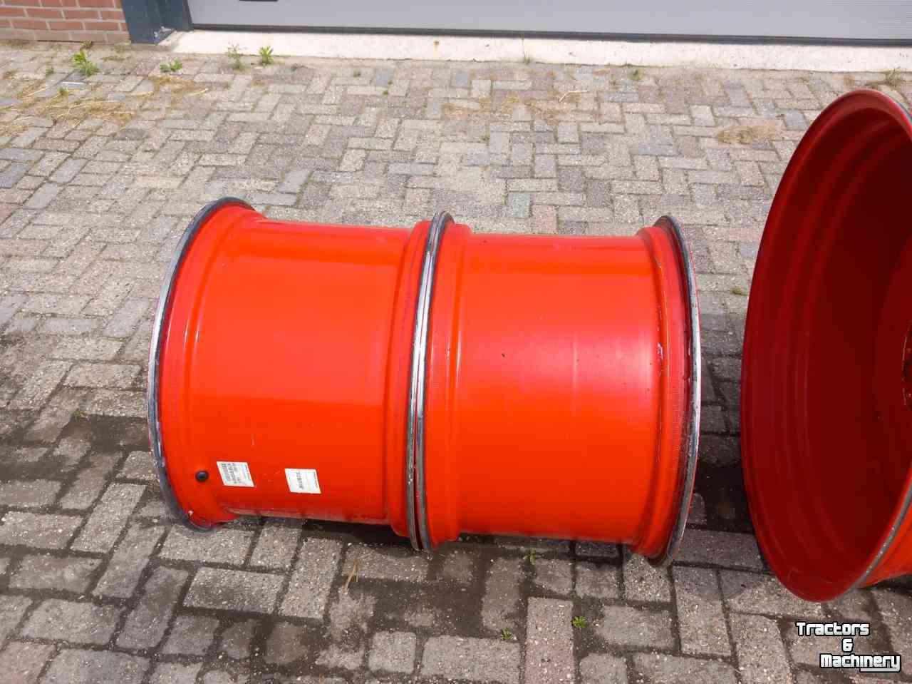 Wheels, Tyres, Rims & Dual spacers Fendt velgen set 18x28 en 23x38