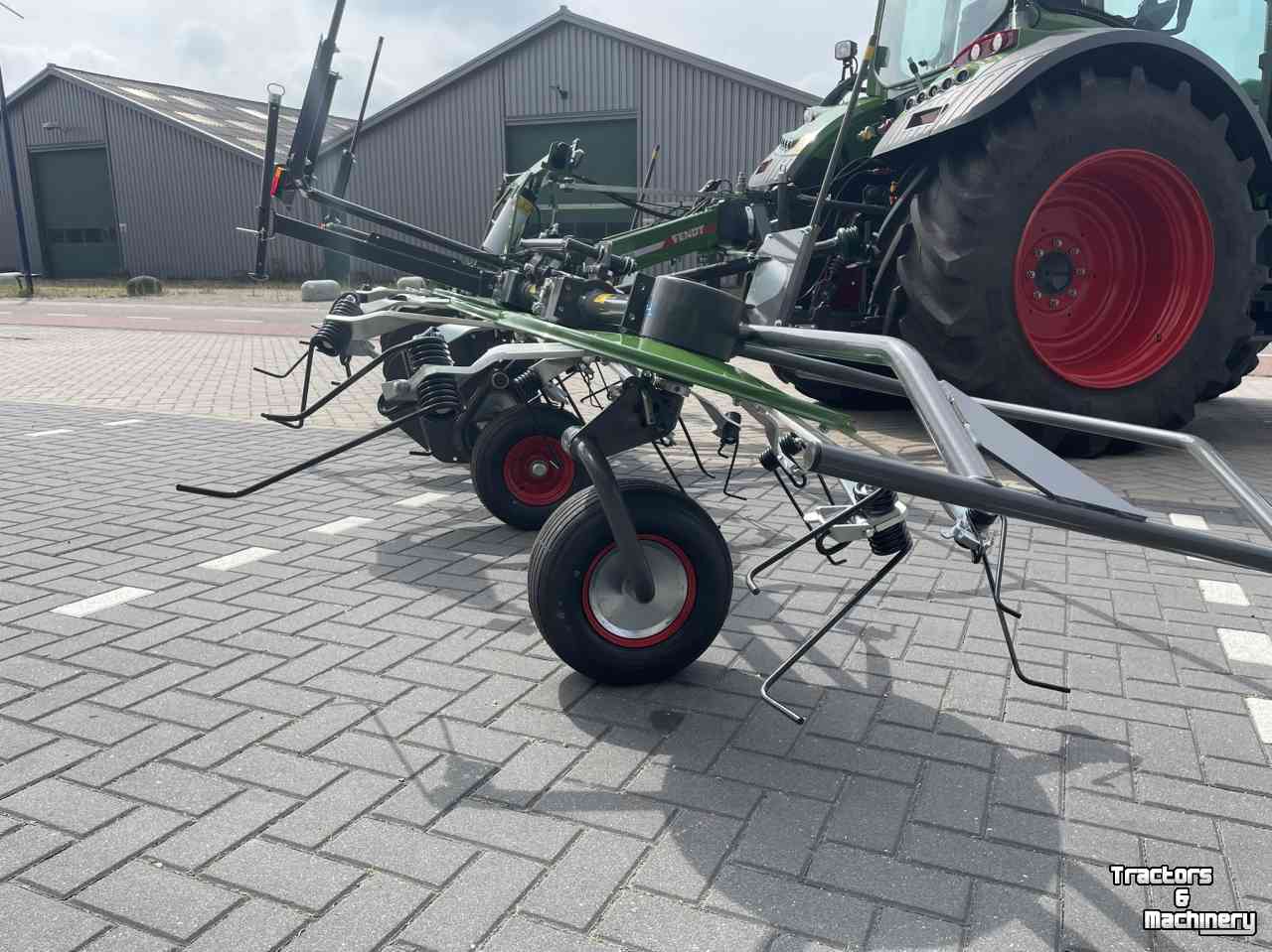 Tedder Fendt Lotus 770 Schudder
