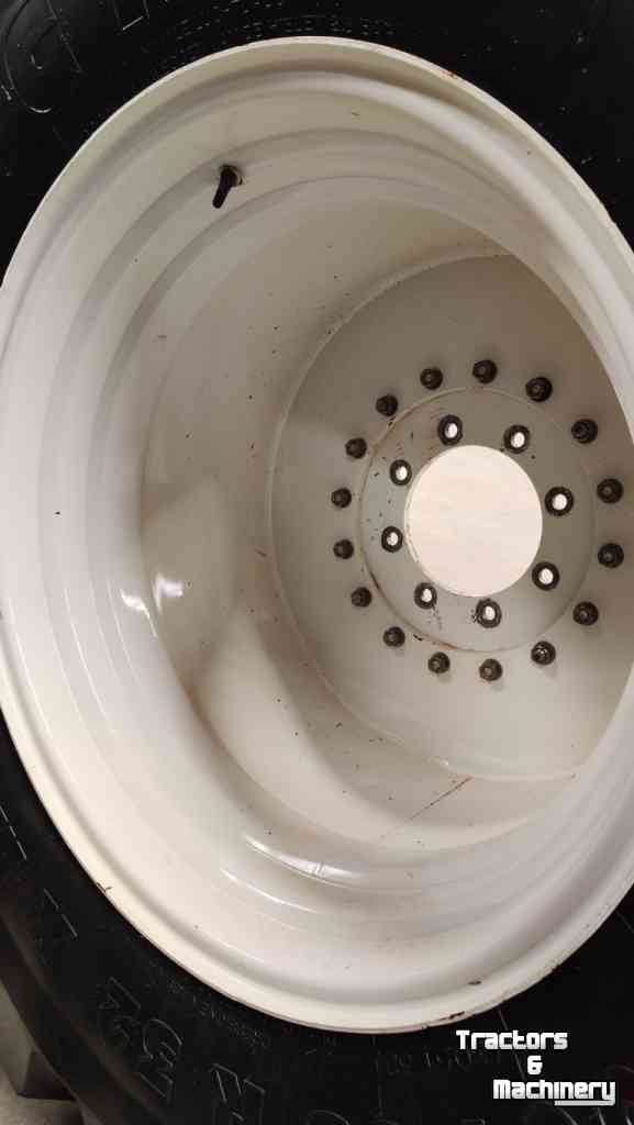 Wheels, Tyres, Rims & Dual spacers New Holland 800/65R32 Michelin XM28