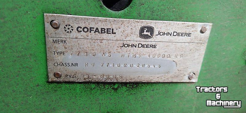 Tractor John Deere 7710