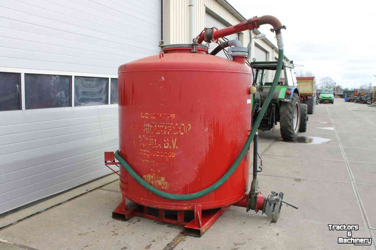 Other Agomac 4000 liter staande vacuümtank met hydraulisch aangedreven vacuümpomp