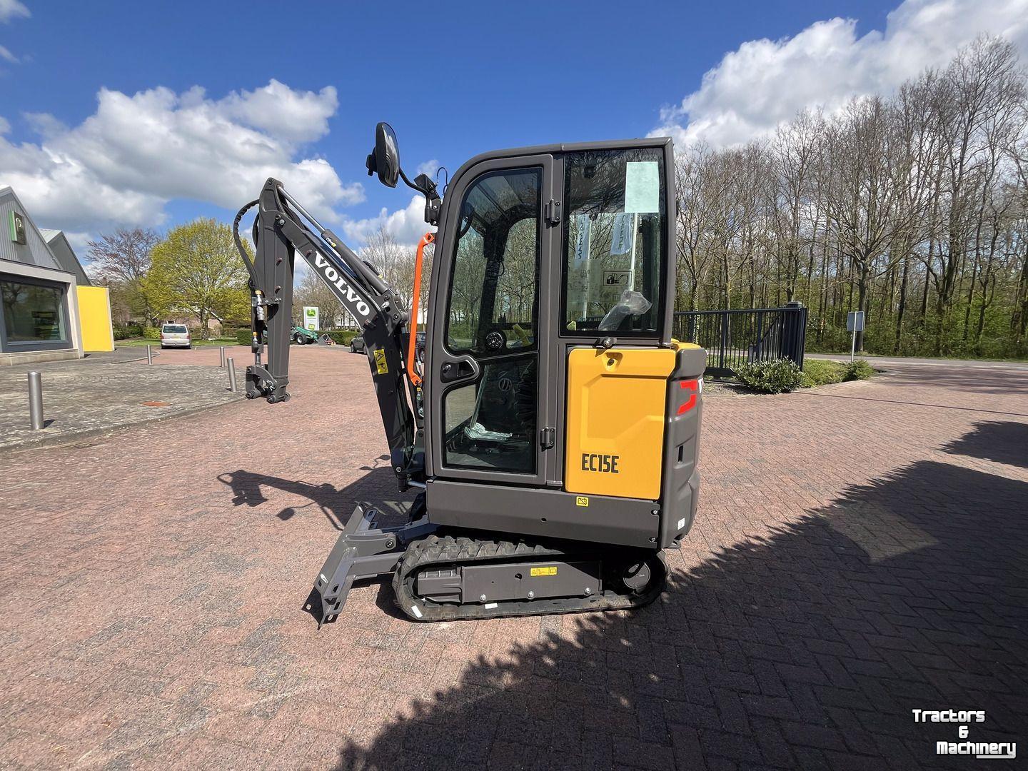 Excavator tracks Volvo EC15E