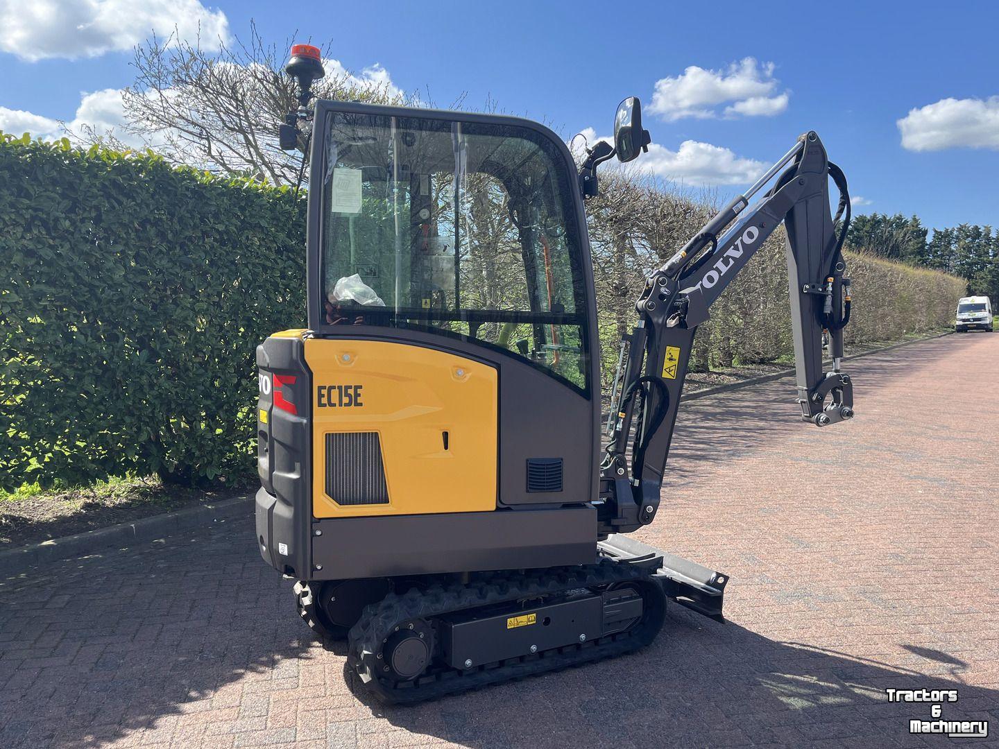 Excavator tracks Volvo EC15E