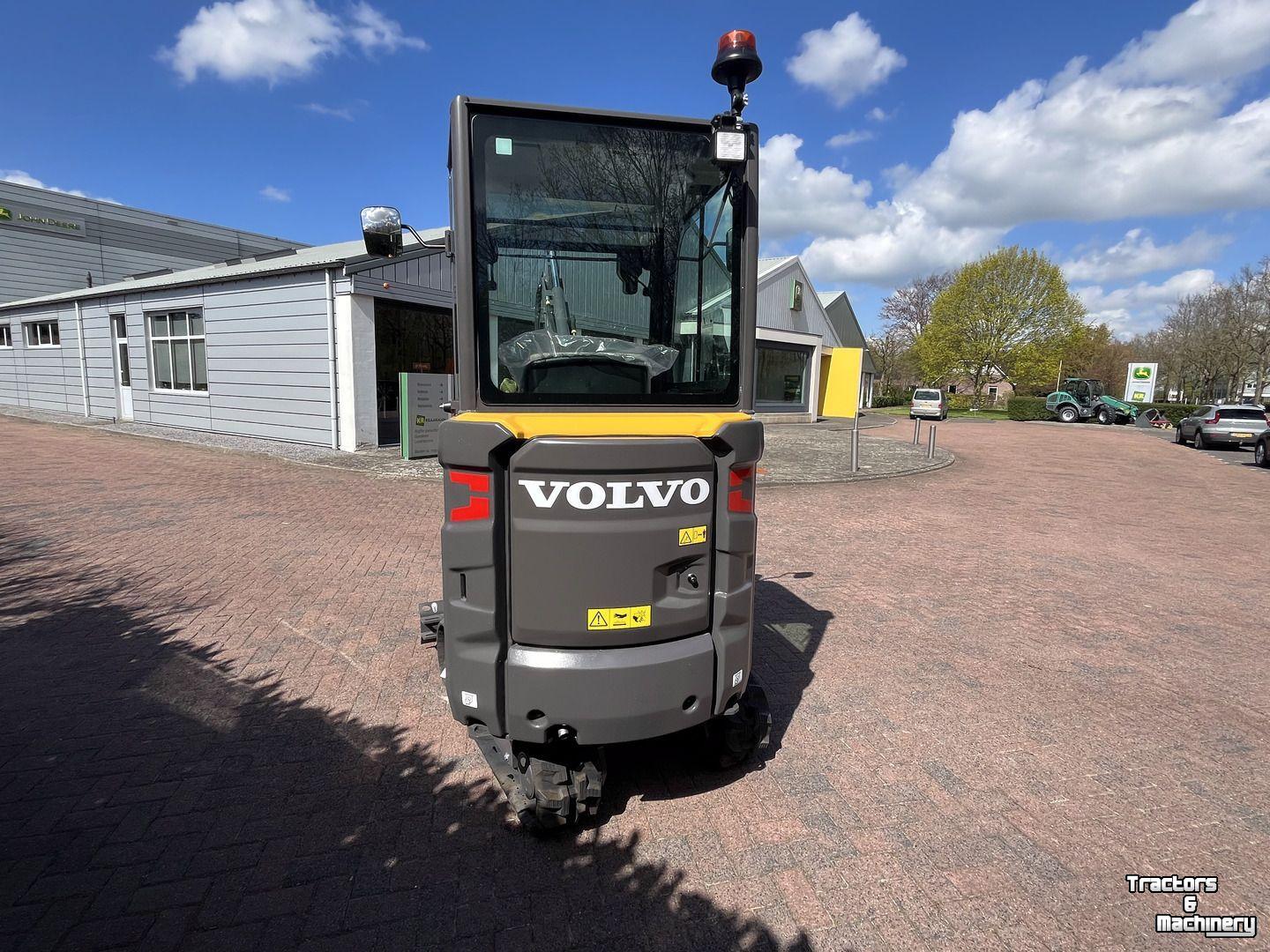 Excavator tracks Volvo EC15E