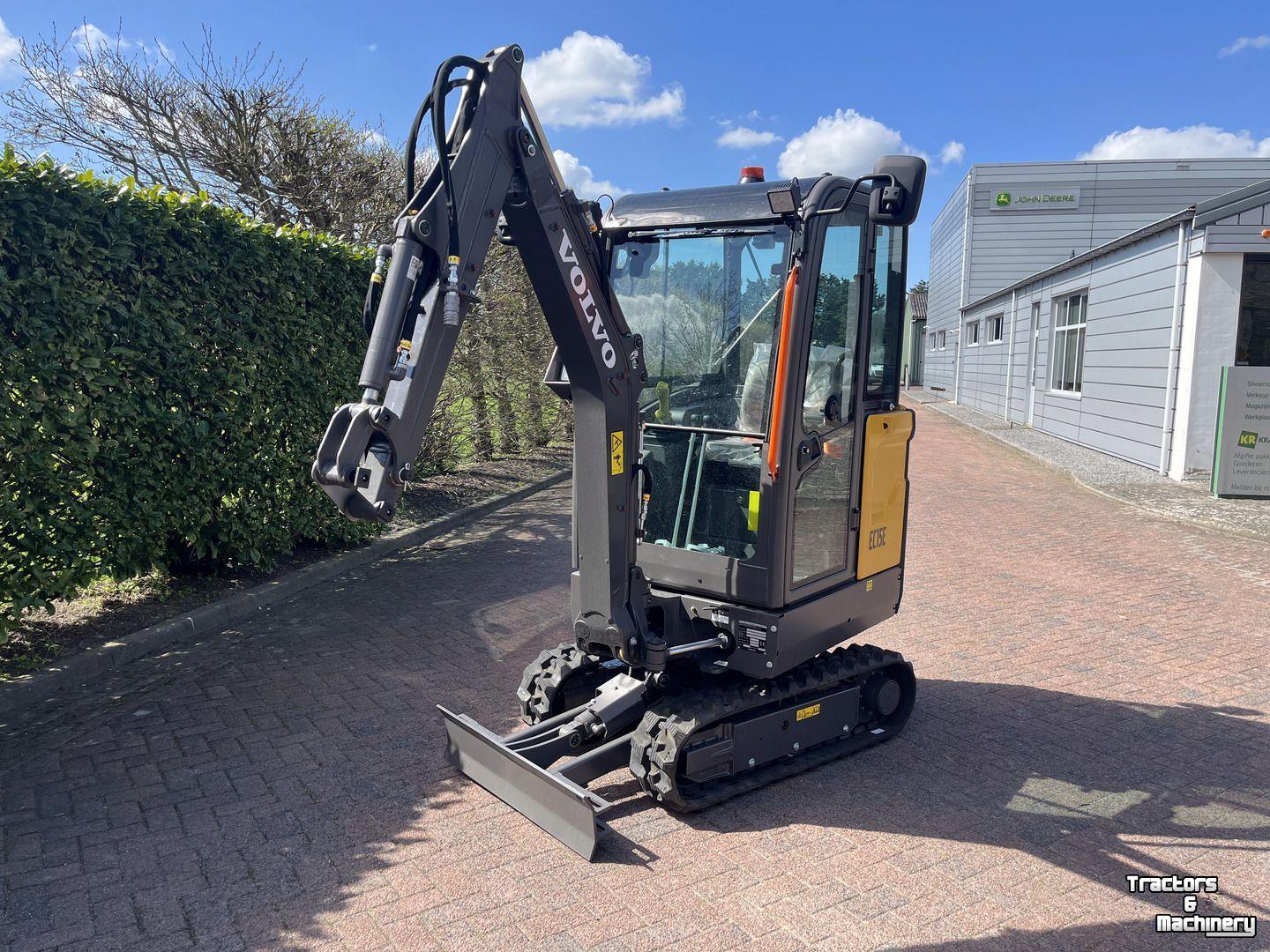 Excavator tracks Volvo EC15E