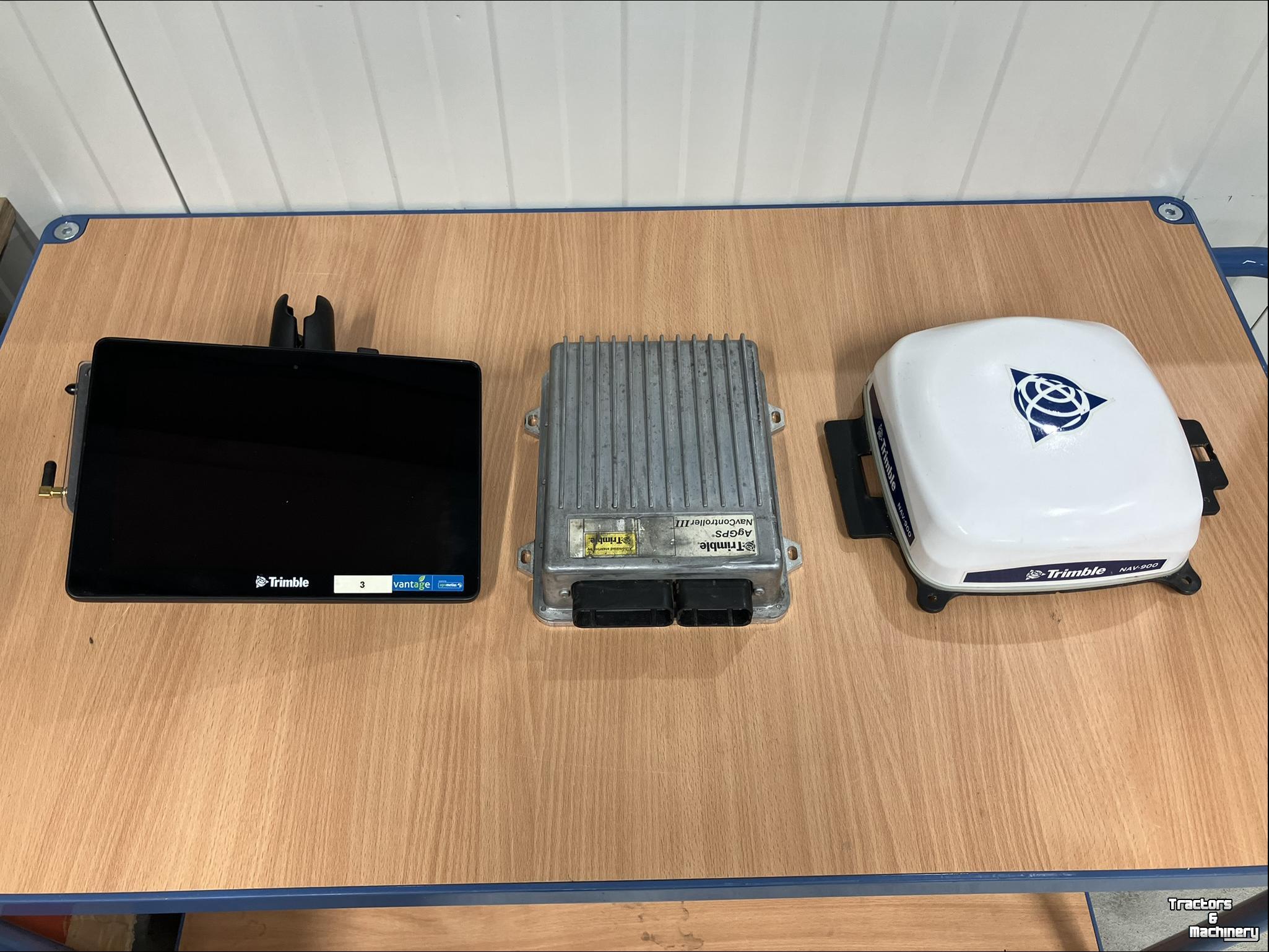 GPS steering systems and attachments Trimble GFX 750 met NAV 900 RTK NET