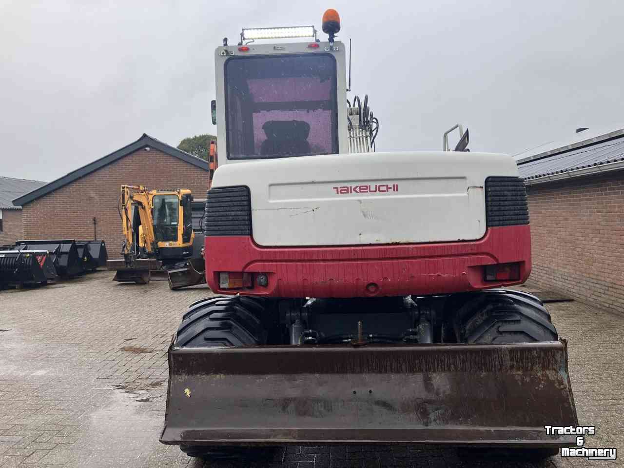 Excavator mobile Takeuchi TB175W Bandenkraan