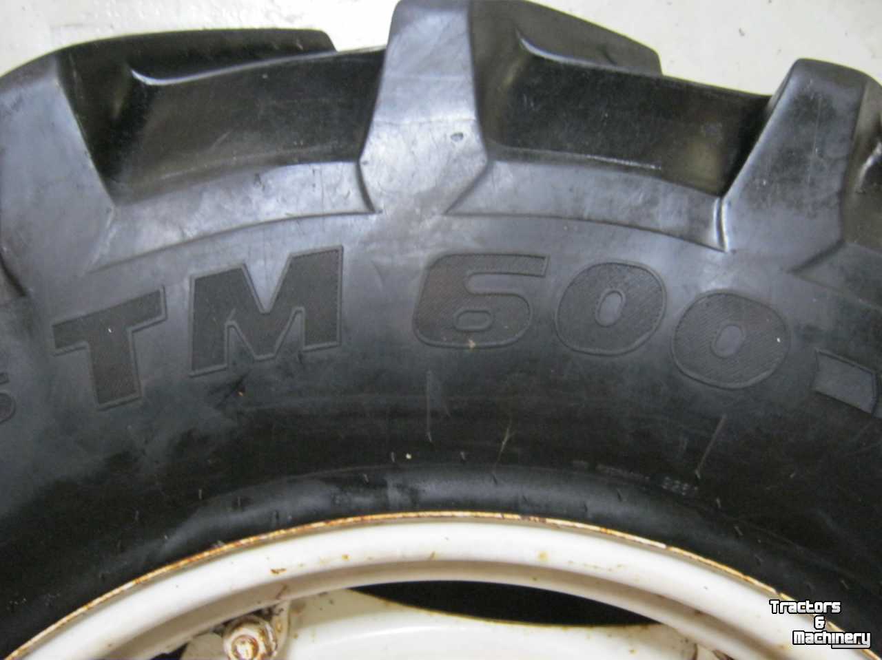 Wheels, Tyres, Rims & Dual spacers Pirelli 380/85R28 TM600