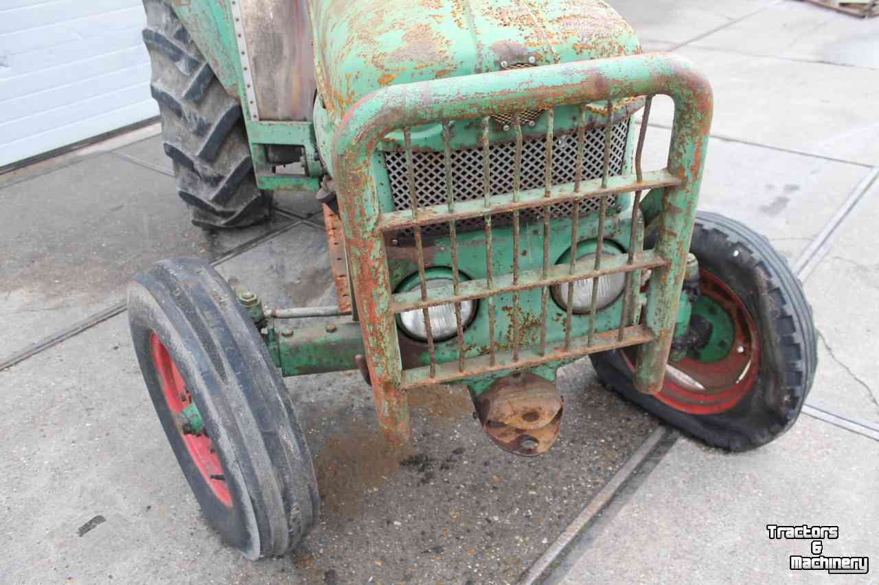 Oldtimers Deutz D4005 trekker met cabine tractor defecte versnellingsbak opknapper