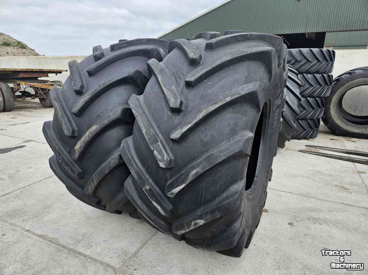 Wheels, Tyres, Rims & Dual spacers Michelin 900/60R32 MegaXbib