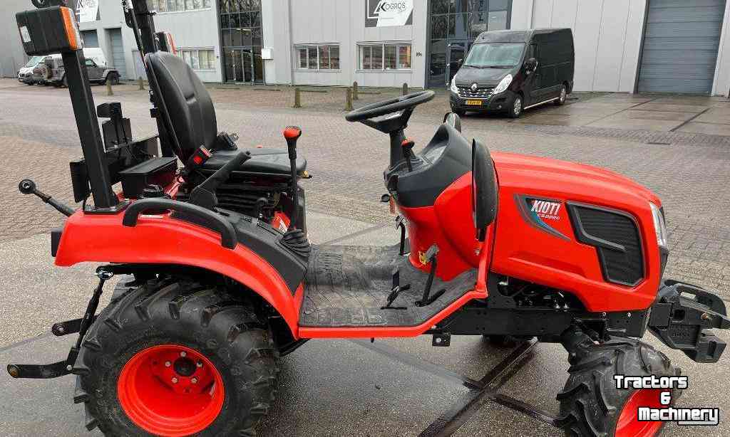 Horticultural Tractors Kioti CS 2220 M Compact Tractor