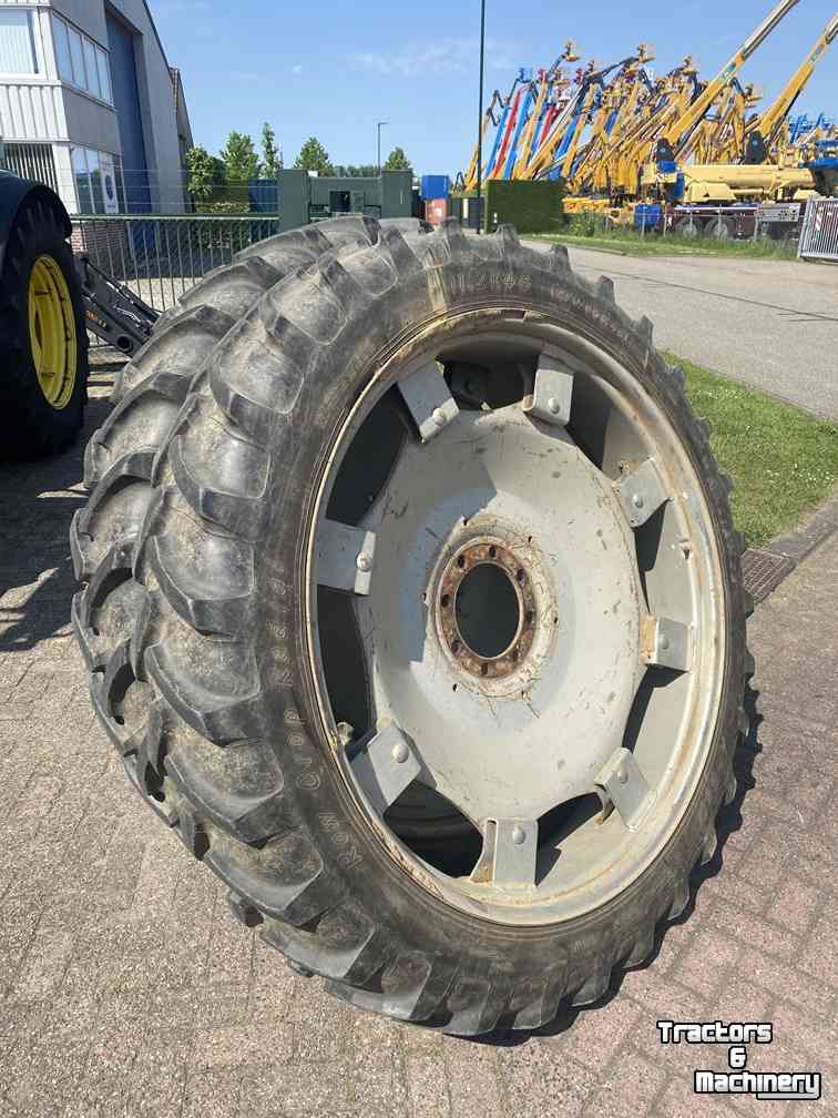 Wheels, Tyres, Rims & Dual spacers Alliance 11.2-48, 270/95R48 op verstelbare velg