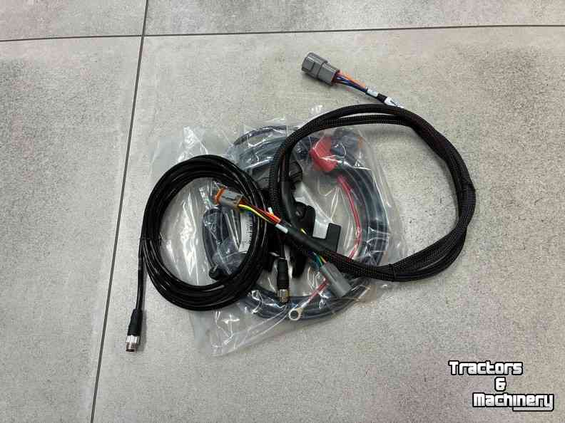 GPS steering systems and attachments Trimble XCN 1050 + NAV 900 Overjarig / Nieuwstaat