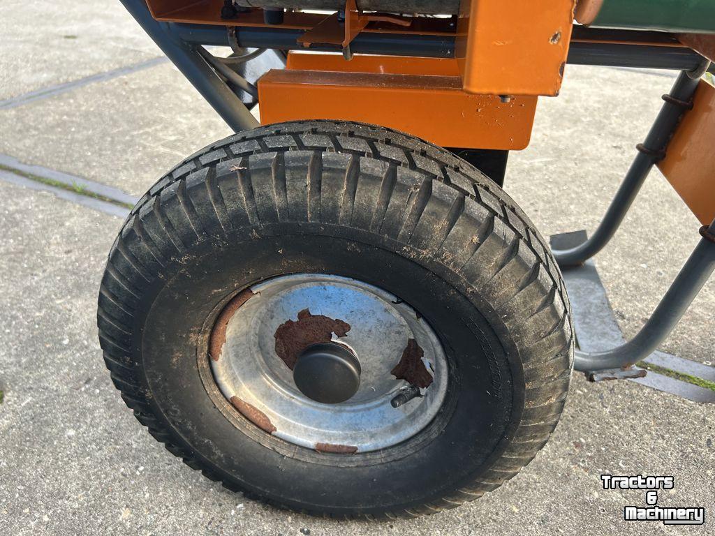 Sawdust spreader for boxes Flingk SE 250 BOXINSTROOIER