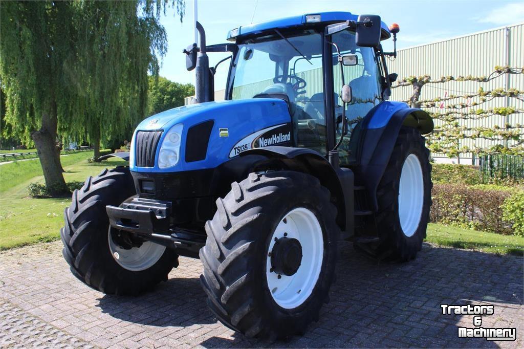 Tractor New Holland TS135A