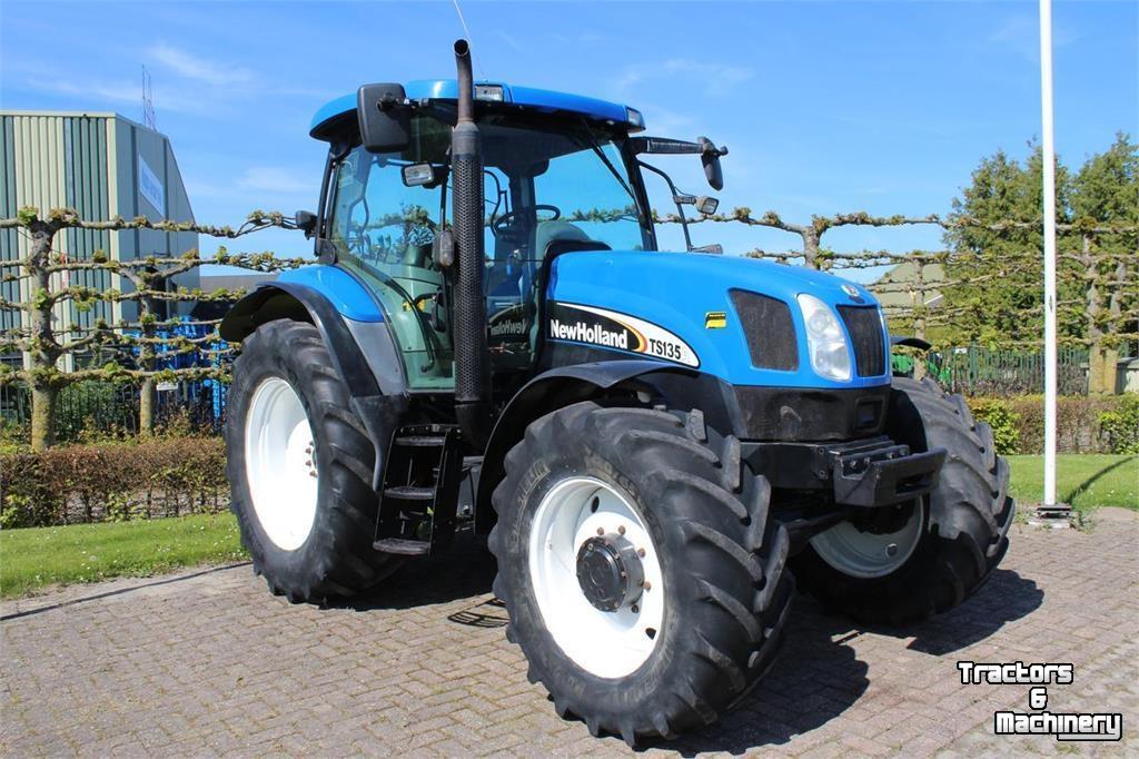 Tractor New Holland TS135A