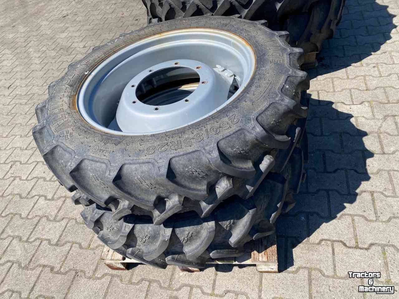 Wheels, Tyres, Rims & Dual spacers New Holland 340/85R38   280/85R28