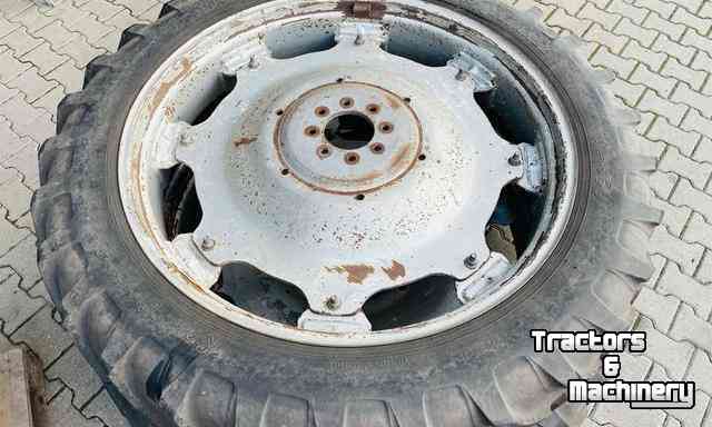 Wheels, Tyres, Rims & Dual spacers  Wielen met banden 12.4x46 op velg CNH set