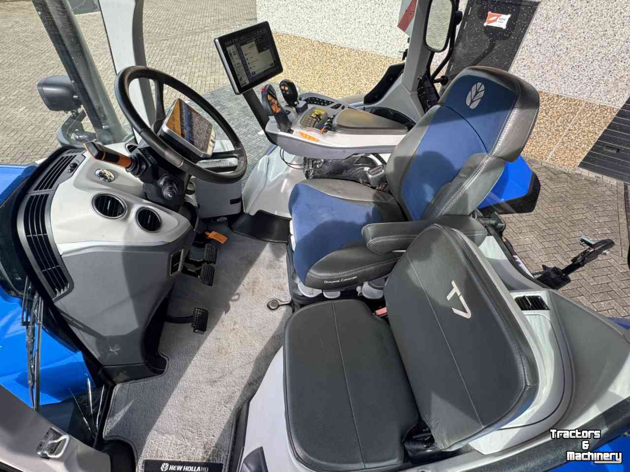 Tractor New Holland T7.260PLMI vario Stage V Fronthef+PTO Lucht Hydr. rem GPS 56km