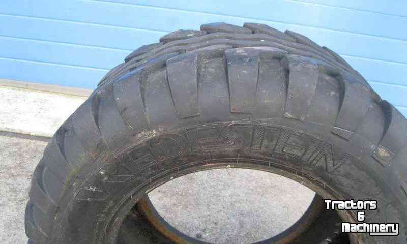 Wheels, Tyres, Rims & Dual spacers Vredestein 380/55R17 Flotation 95%