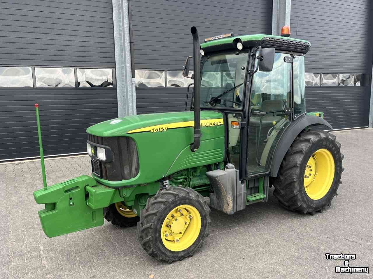 Tractor John Deere 5615 v