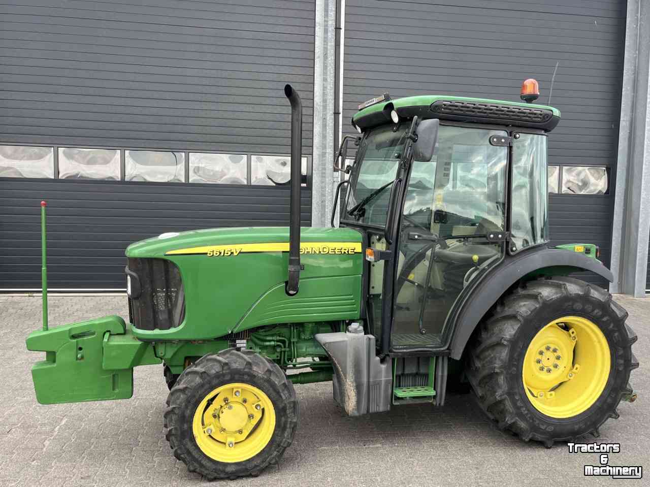 Tractor John Deere 5615 v