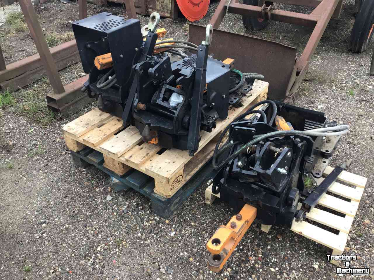 Used parts for tractors Deutz-Fahr Pickup hitch