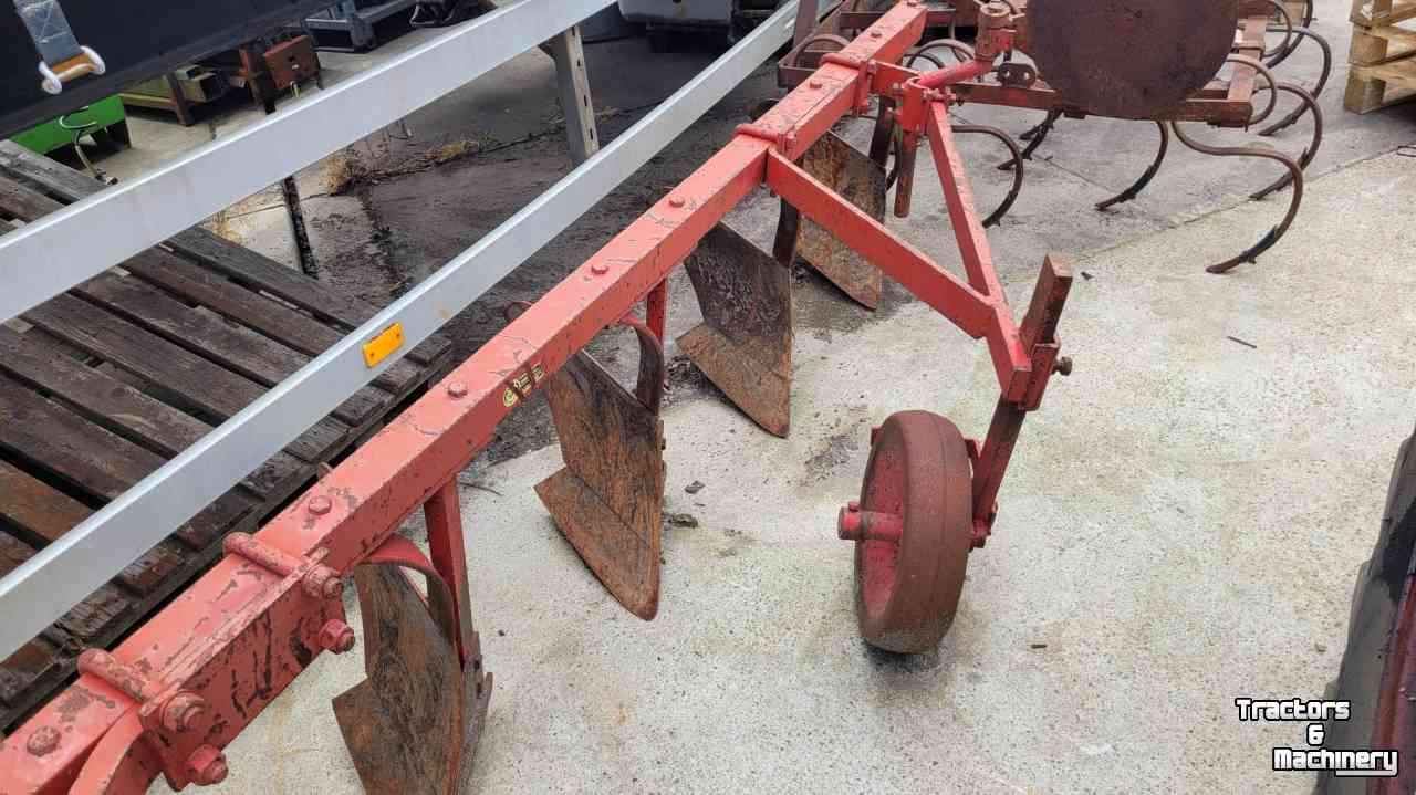 Ploughs  7 schaar stoppelploeg