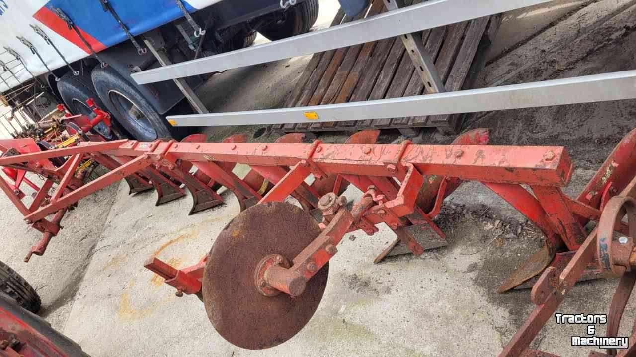 Ploughs  7 schaar stoppelploeg
