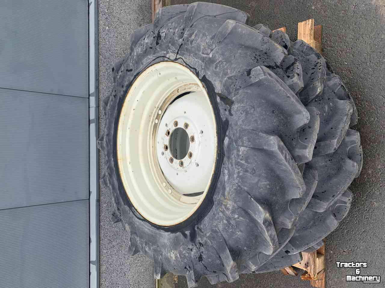 Wheels, Tyres, Rims & Dual spacers Pirelli PD 350 18.4R38